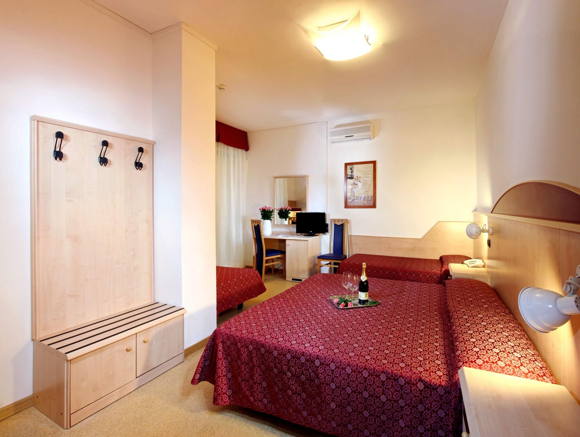 Hotel Regina Lignano Sabbiadoro Ngoại thất bức ảnh