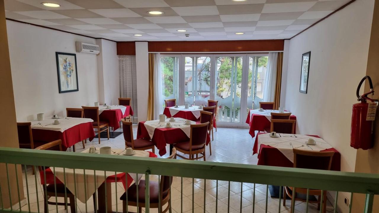 Hotel Regina Lignano Sabbiadoro Ngoại thất bức ảnh