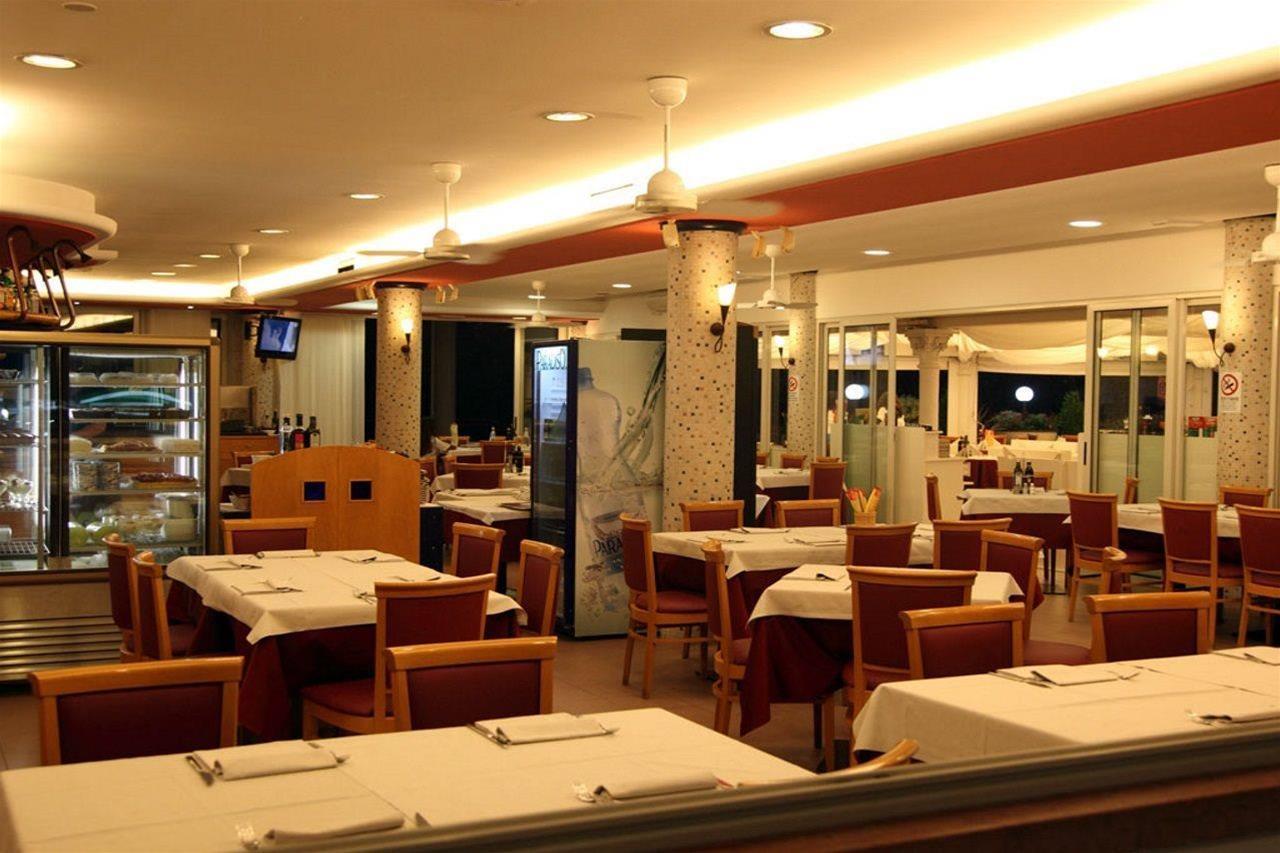 Hotel Regina Lignano Sabbiadoro Ngoại thất bức ảnh